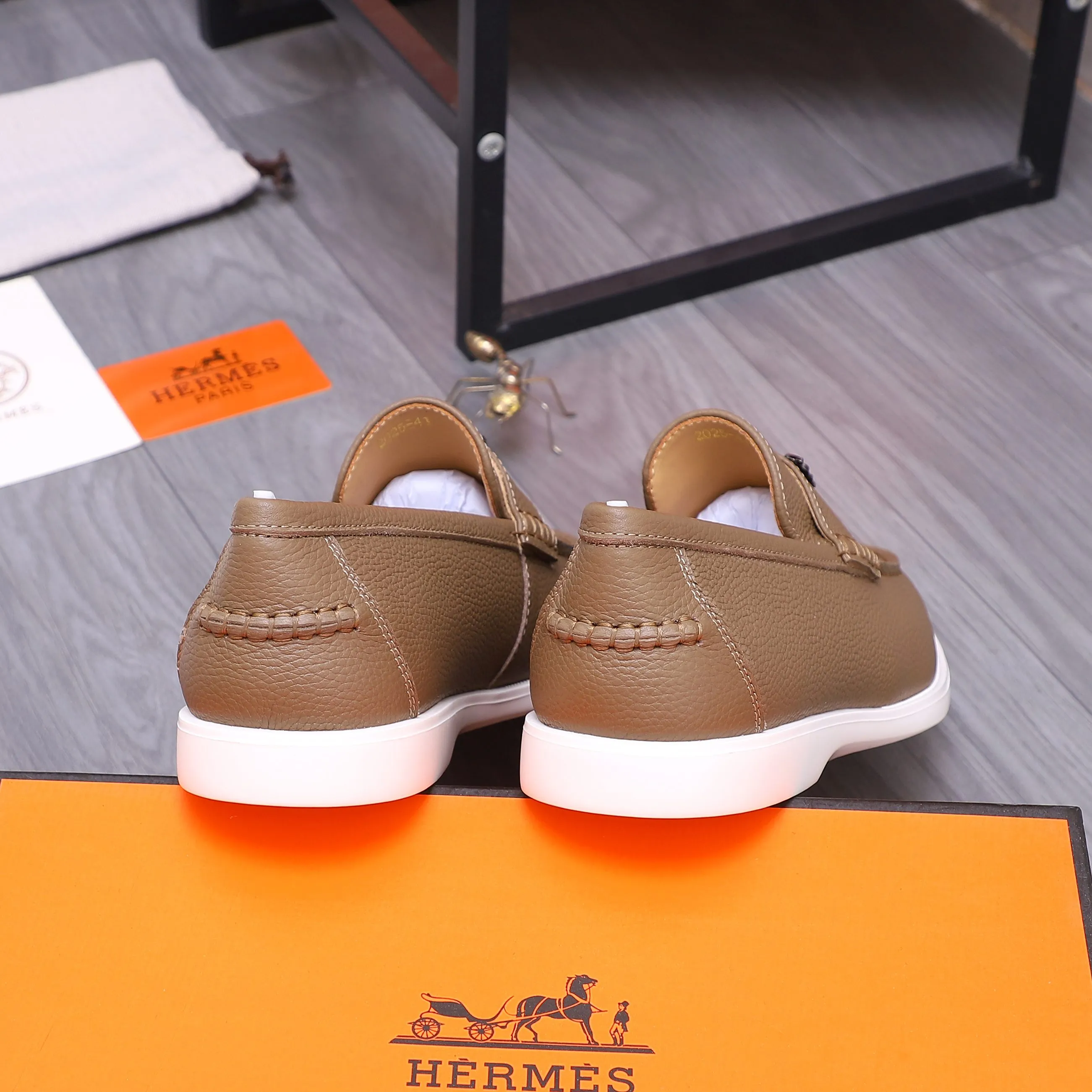 Men's shoes 💰p560 Product trademark: HERMES "Hermes" casual slip-on men's shoes. Regular size: 38-46 (45.46 is custom-made and non-returnable) Product materials: Selected pebbled cowhide upper, cowhide lining, original foam rubber ultra-light sole